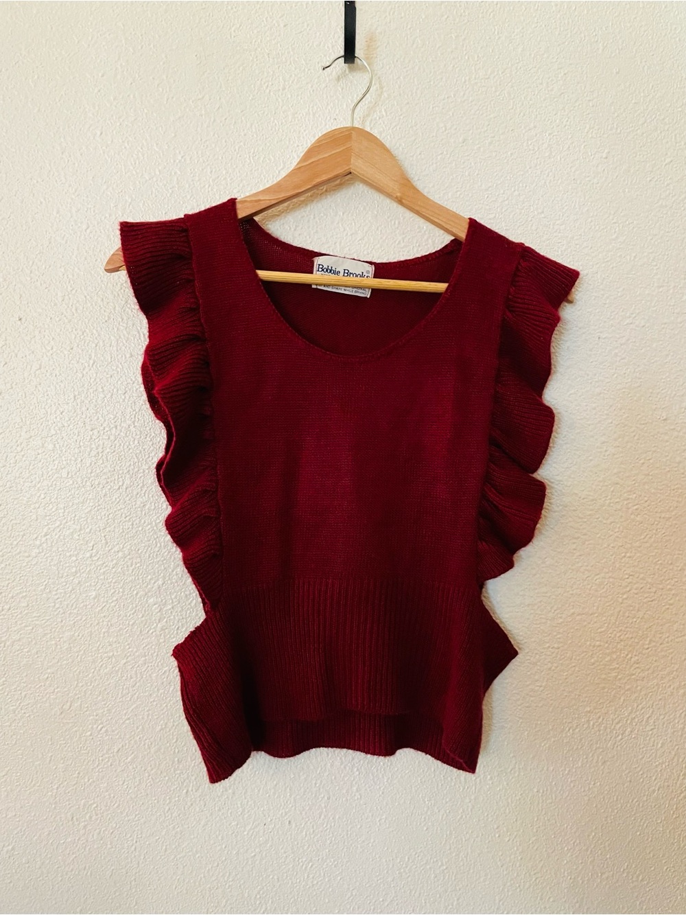 Bobbie Brooks Deep Red Knit Sleeveless Top with Ruffle Trim Size Small